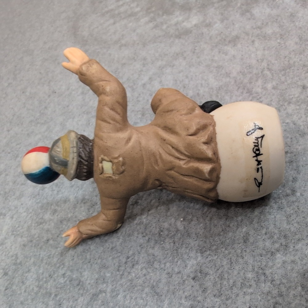 Emmett Kelly Jr Collectibles Clown Figurine‎ Balancing Ball on Egg - Picture 2 of 3